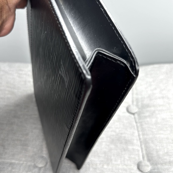 Louis Vuitton Epi Pochette Homme Clutch- Authentic in Black - Picture 10 of 16